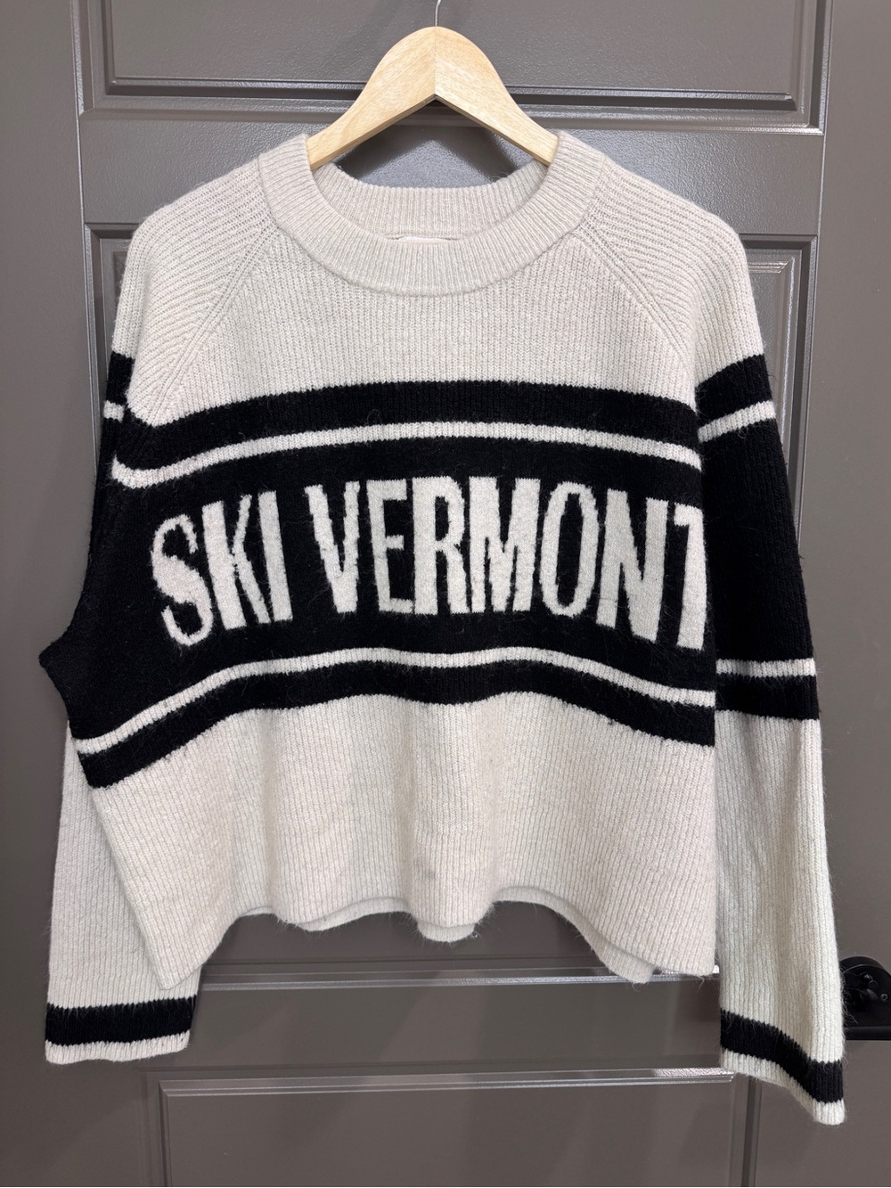 H&M Ski Vermont Cream and Black Sweater